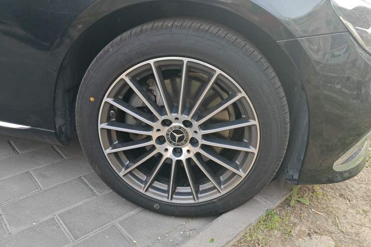 Used Mercedes-Benz E-Class 2021 E 260 L Right Front Wheel Hub