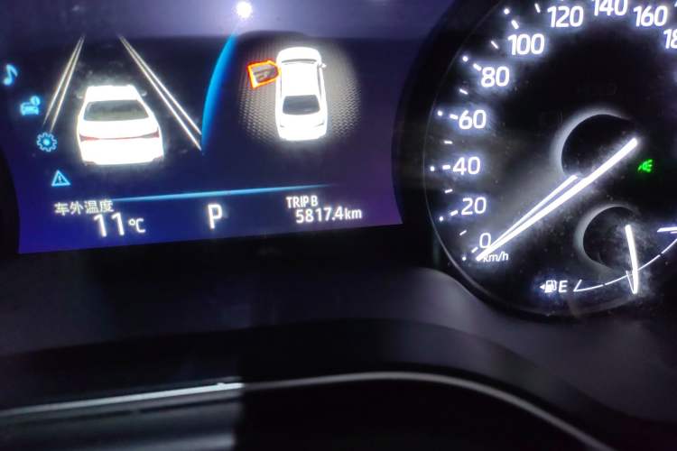 Used Toyota Avalon 2019 2.0L Ambition Edition China VI Odometer Close Up