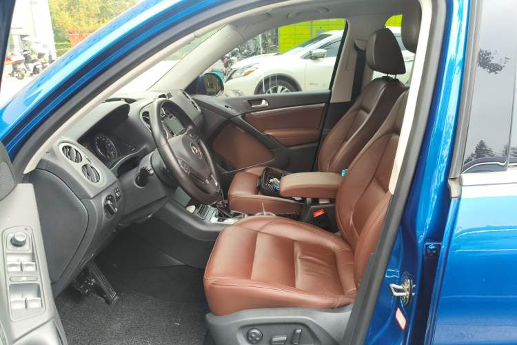 Used Volkswagen Tiguan 2013 1.8 TSI Automatic All-Wheel Drive Luxury Model Left Front Seat