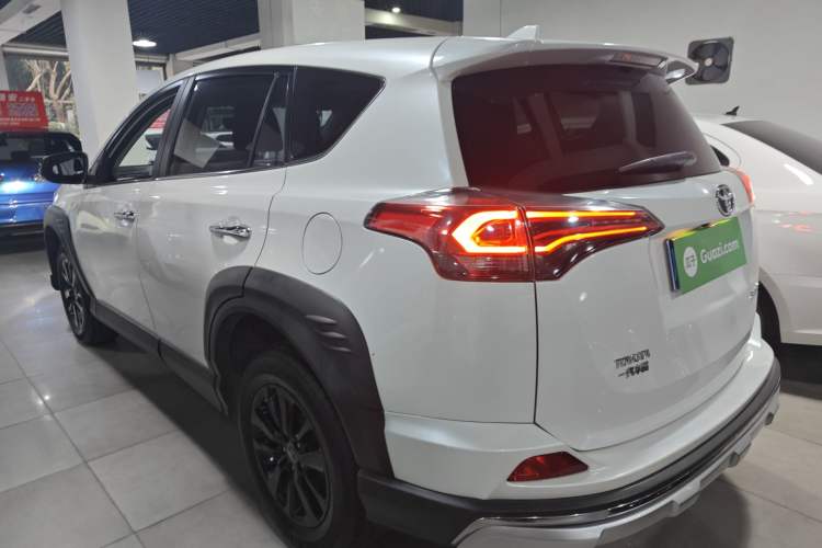 Used Toyota RAV4 2019 2.0L CVT Two-Wheel Drive Fashion X Limited Edition China VI Standard