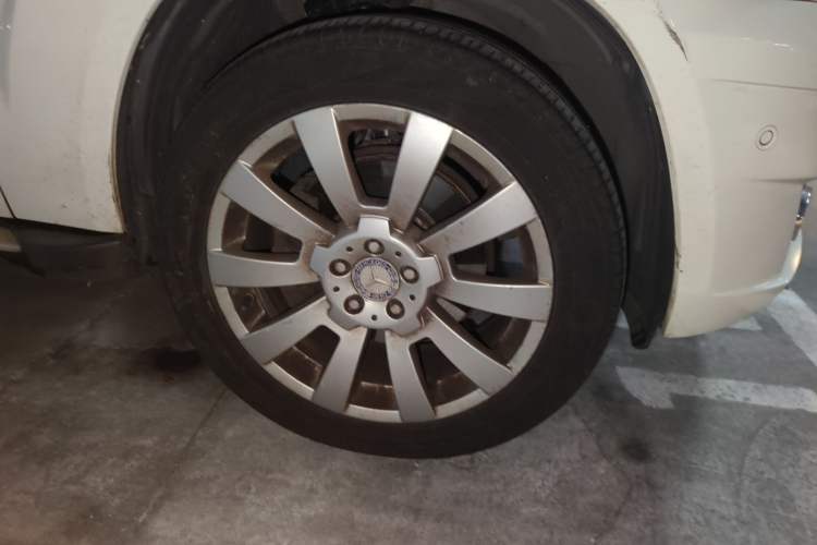 Used Mercedes-Benz GLK-Class 2011 GLK 300 4MATIC Fashion Model Right Front Wheel Hub