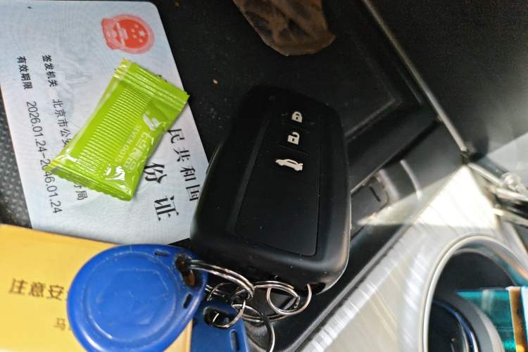 Used Toyota Camry 2019 Dual-Engine 2.5HQ Flagship Edition China VI Standard Vehicle Key