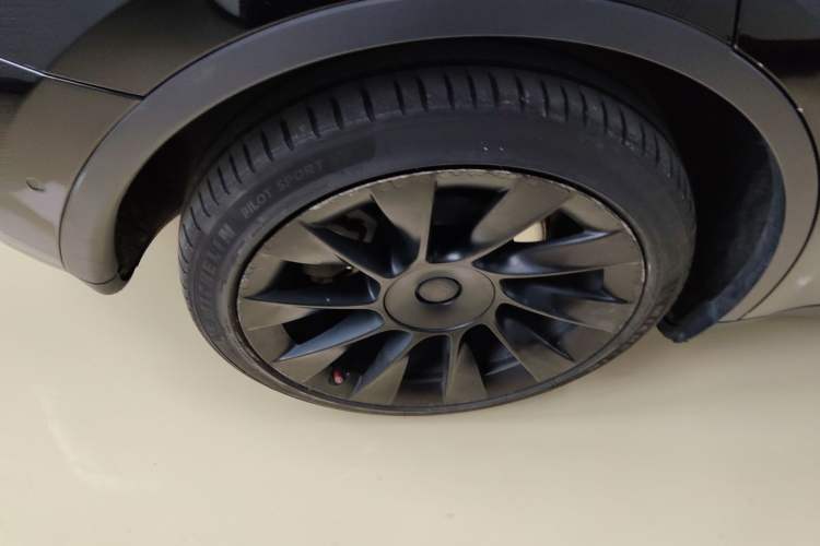 Used Tesla Model Y 2022 Long-Range All-Wheel-Drive Version