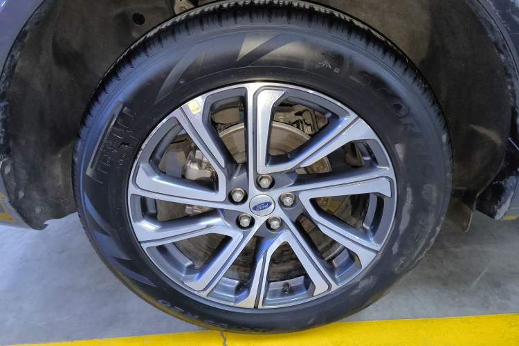 Used Ford Explorer 2023 EcoBoost 285 Four-Wheel Drive Stylish Plus Version 7 Seats
