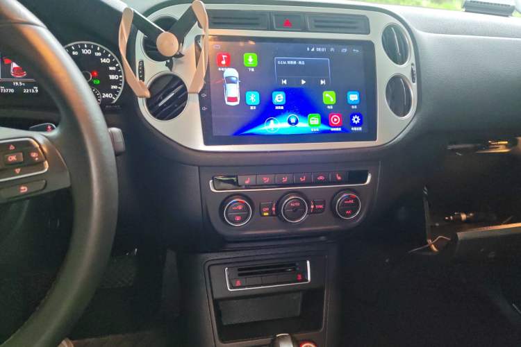 Used Volkswagen Tiguan 2015 1.8TSI Automatic Two-Wheel Drive Luxury Model Audio And AC Panel