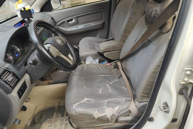 Used BAIC Weiwang M20 2015 1.2L economy version A122 Left Front Seat