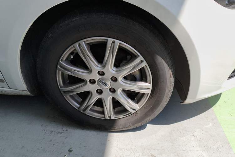 Used Qoros 3 2016 Sedan 1.6L Automatic Zhiyue Model
