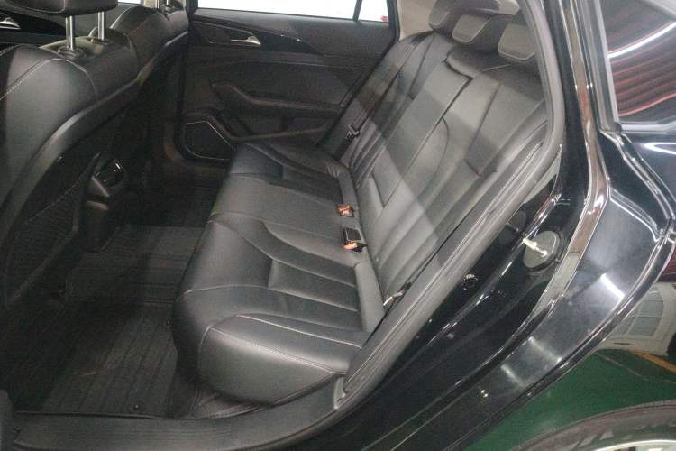 Used Hongqi H5 2018 30TD Dynamic Edition
