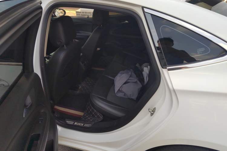 Used Buick Verano 2019 Sedan 20T Dual-Clutch Leading Model Left Rear Seat