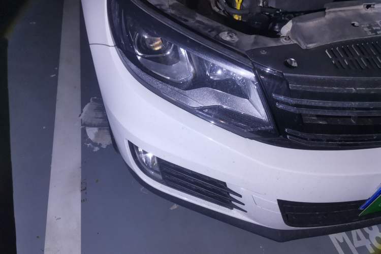 Used Volkswagen Tiguan 2017 300TSI Automatic Two-Wheel Drive Silk Road Luxury Edition Right Front Headlight