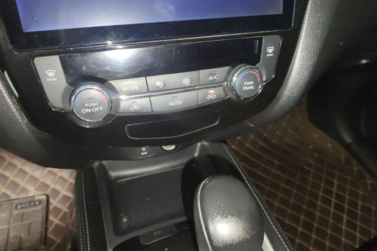 Used Nissan X-Trail 2015 2.0L CVT Comfort MAX Edition 2WD