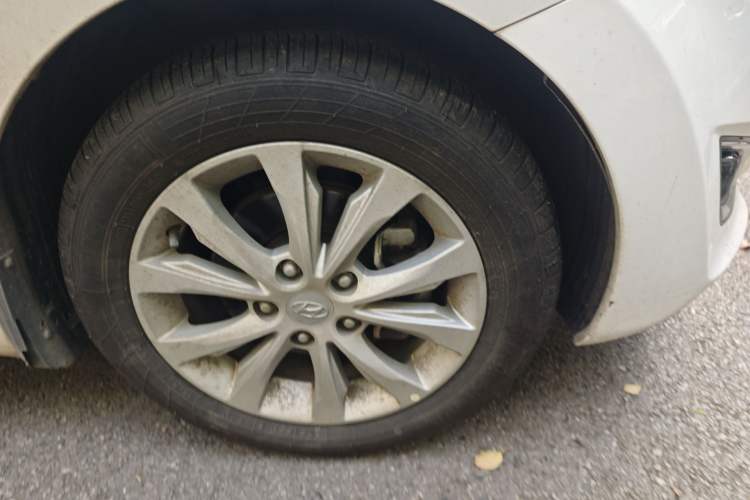 Used Hyundai Elantra (5th Generation / Langdong) 2016 1.6L Automatic Prestige Model Right Front Wheel Hub