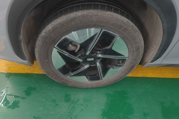 Used Geely Galaxy E5 2024 530km Long-Range Version Left Front Wheel Hub