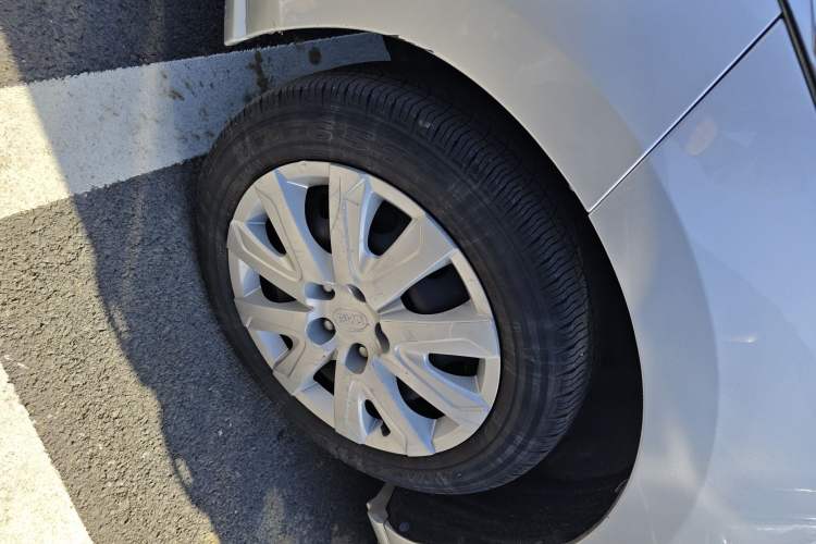 Used BYD M6 2013 2.0L Manual Comfort Edition
