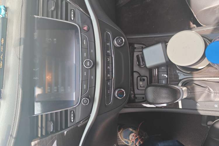 Used Buick Verano 2019 Sedan 20T Dual-Clutch Leading Model Audio And AC Panel