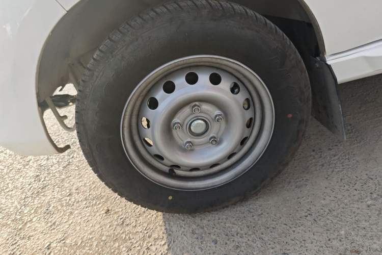 Used SRM Haoyun 2025 Launch Edition Farady 42.3 kWh 305 km 6 seats
