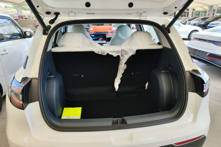 Used Geely Galaxy Geome 2025 410 km Free Version
