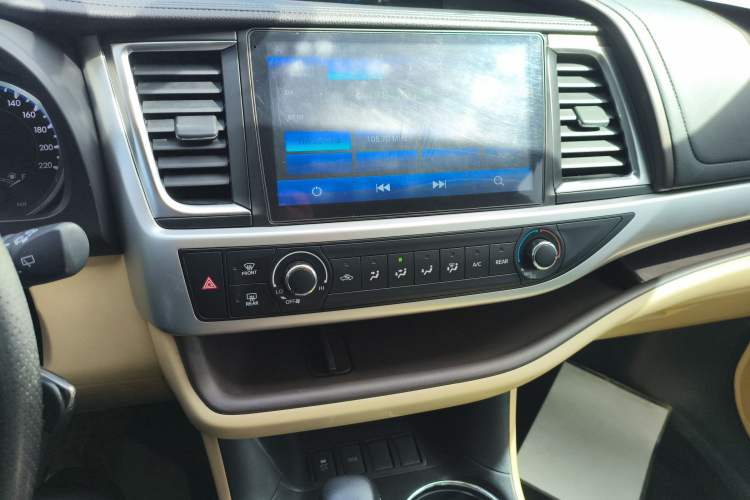 Used Toyota Highlander 2018 2.0T Two-Wheel Drive Elite Edition 5 Seats Emission Standard China V
