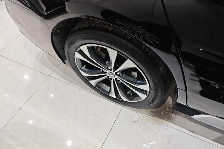 Used Toyota Granvia 2023 2.5L Hybrid Prestige VIP Edition Right Rear Wheel Hub