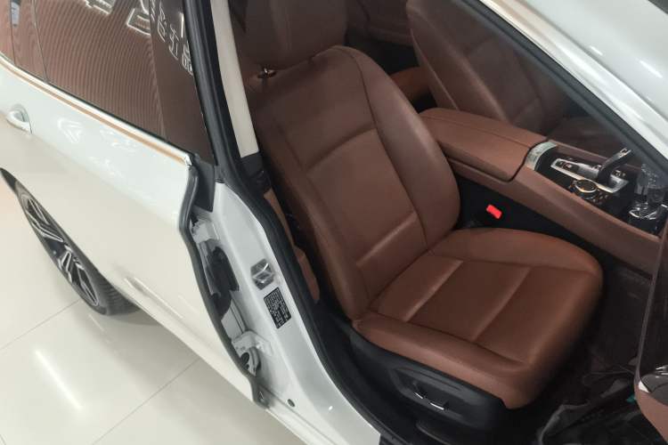 Used BMW 5 Series GT 2017 528i Leading Model