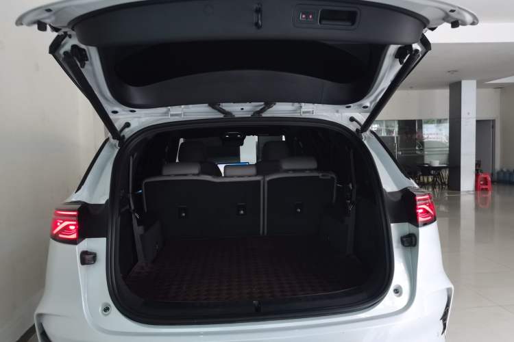 Used BYD Tang New Energy 2024 DM-i Glory Edition 112KM Prestige Model Trunk