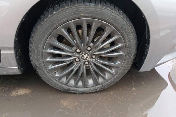 Used Toyota Avalon 2019 Dual-Engine 2.5L Luxury Edition China VI Standard
