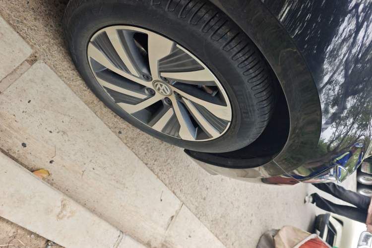 Used Volkswagen Passat New Energy 2020 430 PHEV Hybrid Elite Edition China VI Standard Right Front Wheel Hub