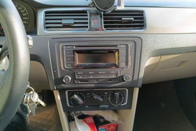 Used Volkswagen Santana 2013 1.6L Automatic Comfort Edition