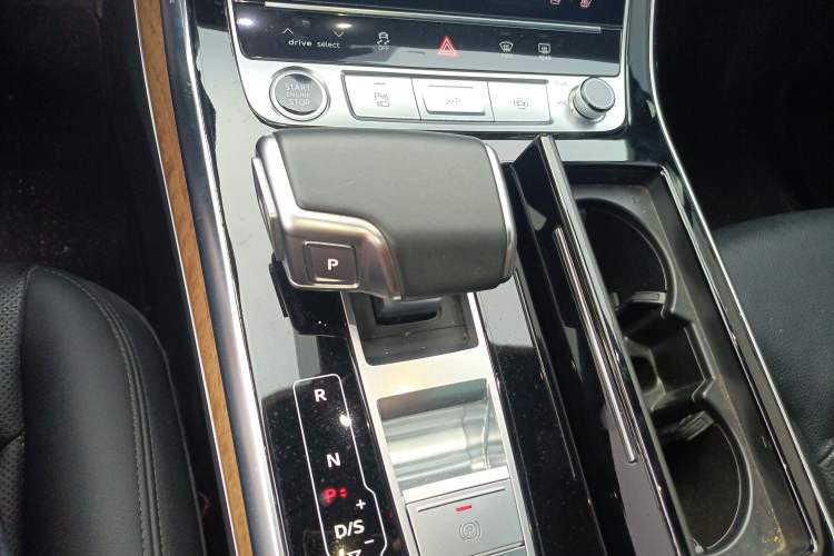 Used Audi Q7 2022 55 TFSI quattro S line Ice and Snow Sports Edition Gear Lever
