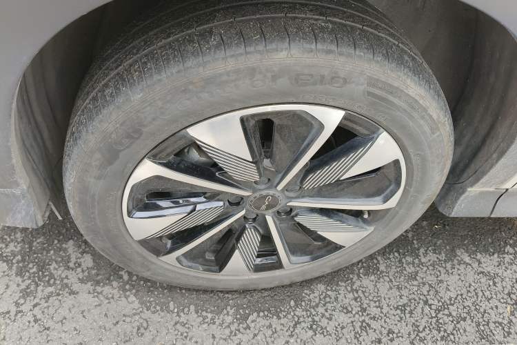 Used BYD Song PLUS New Energy 2025 DM-i 112KM Prestige Model Left Front Wheel Hub