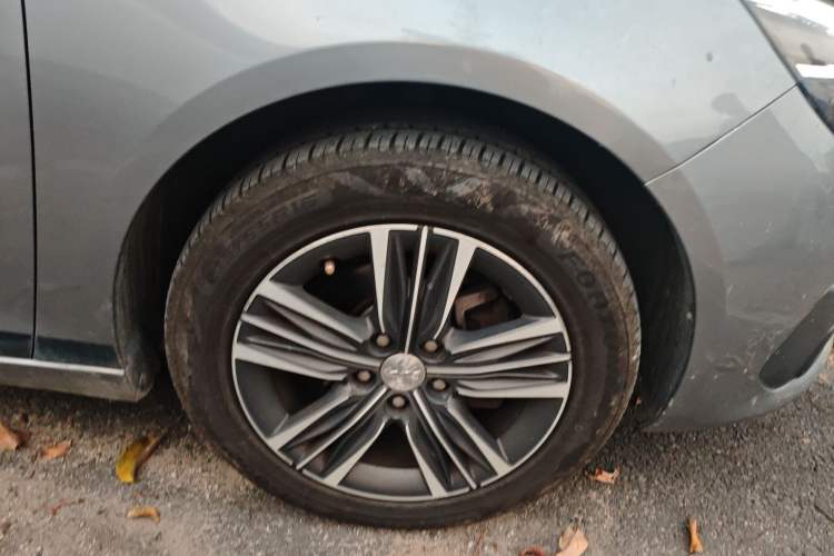 Used Peugeot 308 2016 1.6L Manual Fashion Edition
