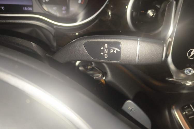 Used Mercedes-Benz V-Class 2018 V 260 L Prestige Extended Version China VI Gear Lever