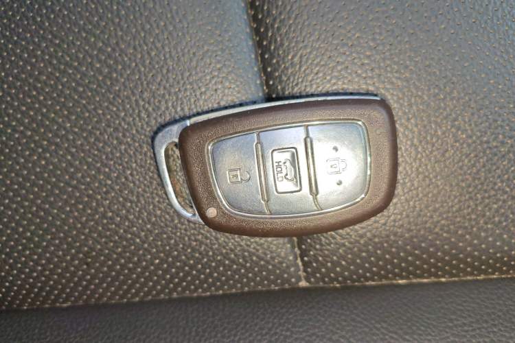 Used Hyundai Tucson 2015 1.6T Dual-Clutch Two-Wheel-Drive Smart Model Vehicle Key