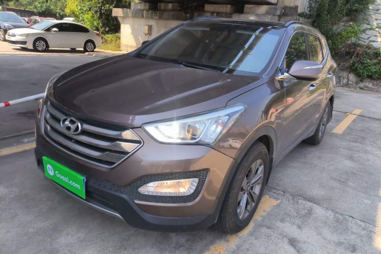 Used Hyundai Santa Fe 2015 2.4L Automatic Two-Wheel Drive Smart Version 5 Seats