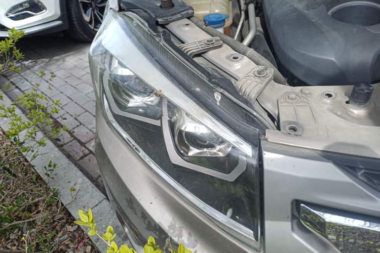 Used CHANGAN CS75 2014 1.8T Automatic Elite Version China V Standard Right Front Headlight