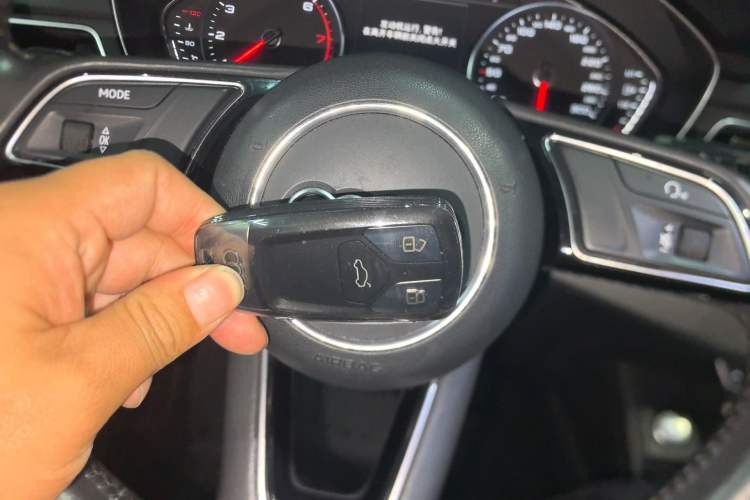 Used Audi A4L 2018 30th Anniversary Edition 40 TFSI Trendy Model Vehicle Key