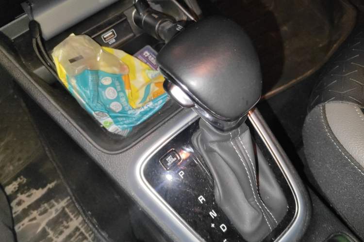 Used Kia kx1 Stonic 2019 1.4L Automatic Fun Edition China V Standard Gear Lever