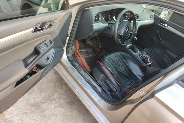 Used Volkswagen Lamando 2015 230TSI DSG Fashion Edition
