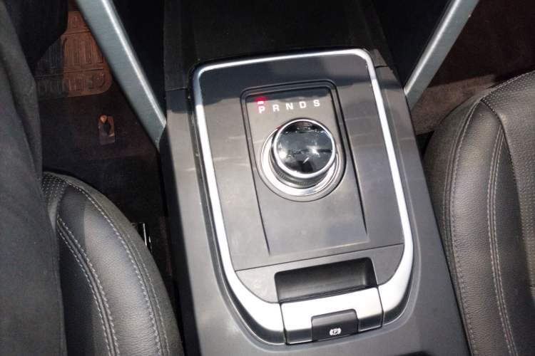 Used Land Rover Discovery Sport 2019 240 PS SE Version China VI Standard Gear Lever