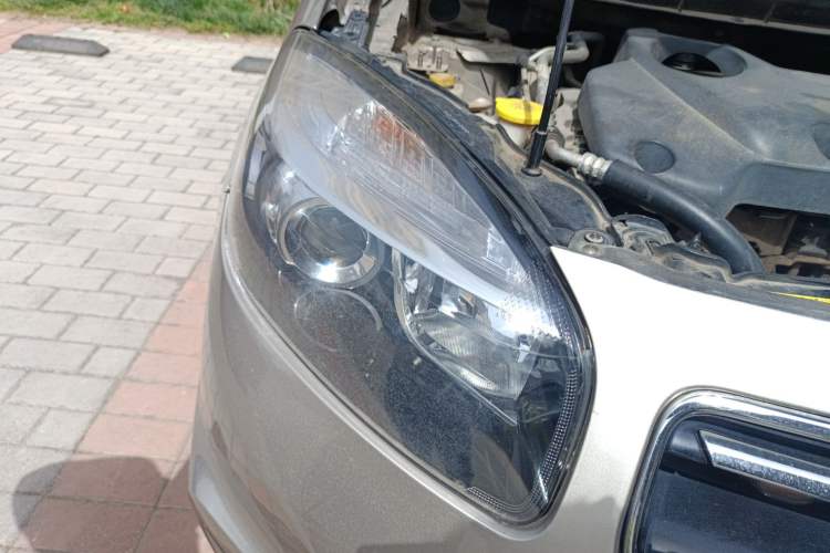 Used Renault Koleos 2013 2.5L 4x4 Comfort Edition Right Front Headlight