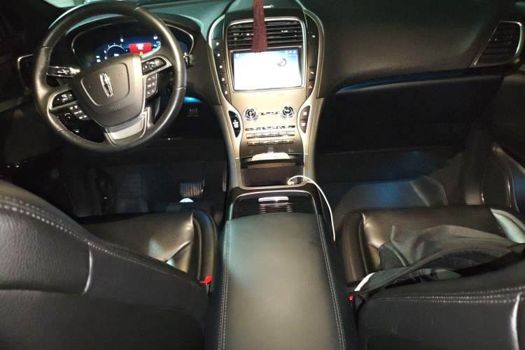 Used Lincoln Nautilus 2019 2.0T Two-Wheel Drive Zunyue Version China VI Standard Center Console