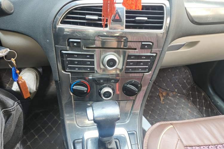 Used Brilliance H530 2011 1.6L Automatic Comfort Edition Audio And AC Panel