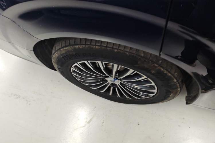 Used Denza D9 2022 EV 600 Four-Wheel Drive Flagship Model
