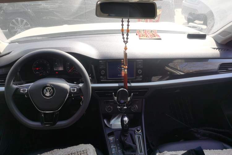 Used Volkswagen Lavida 2019 1.5L Automatic Comfort Edition China VI Standard Center Console