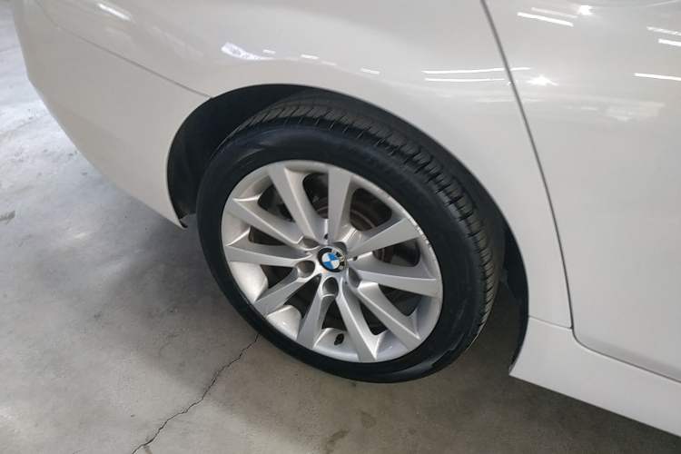 Used BMW 5 Series 2014 528Li Leading Model
