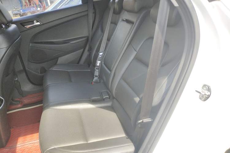 Used Hyundai Tucson 2015 1.6T Dual-Clutch Two-Wheel-Drive Smart Model Left Rear Seat