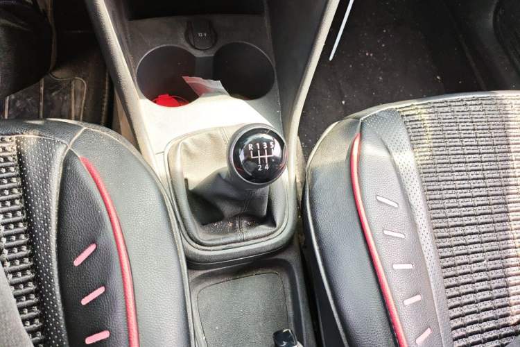 Used Volkswagen Polo 2016 1.4L Manual Fashion Model Gear Lever