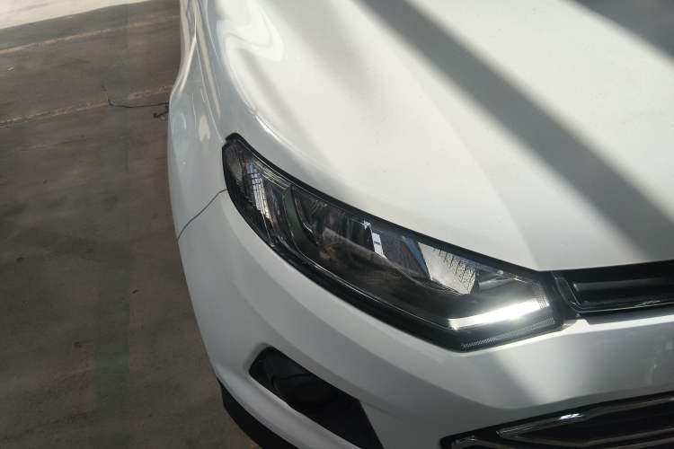 Used Ford EcoSport 2013 1.5L Automatic Prestige Model Right Front Headlight