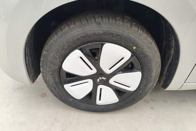 Used Wuling Hongguang MINIEV 2025 Four-Door Version Advanced Edition Left Front Wheel Hub
