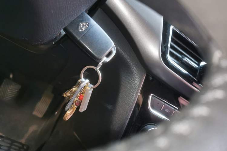 Used CHANGAN KAICHENG Oushang A600 2016 1.5L Manual Luxury 7-Seater Vehicle Key